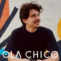 Imagem do Chico, artista curitibano com sua logo na parte inferior